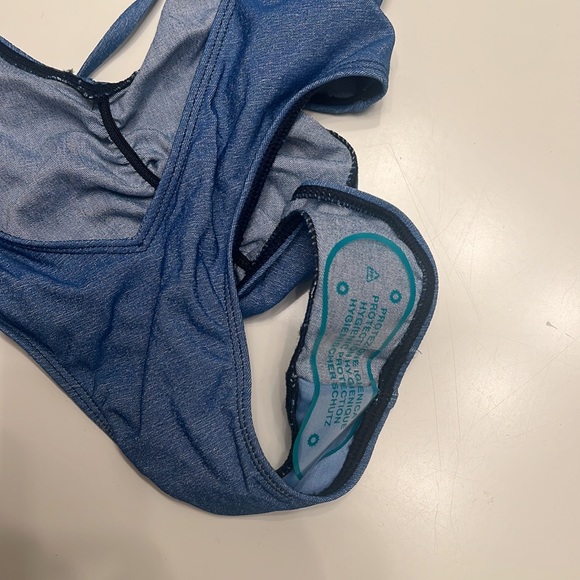 Brand new fashion now denim one piece wdiamond straps and cinched low rise back - Picture 4 of 5